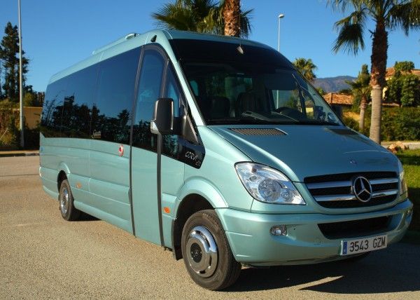 Minibus Mercedes 14 Pax Deluxe