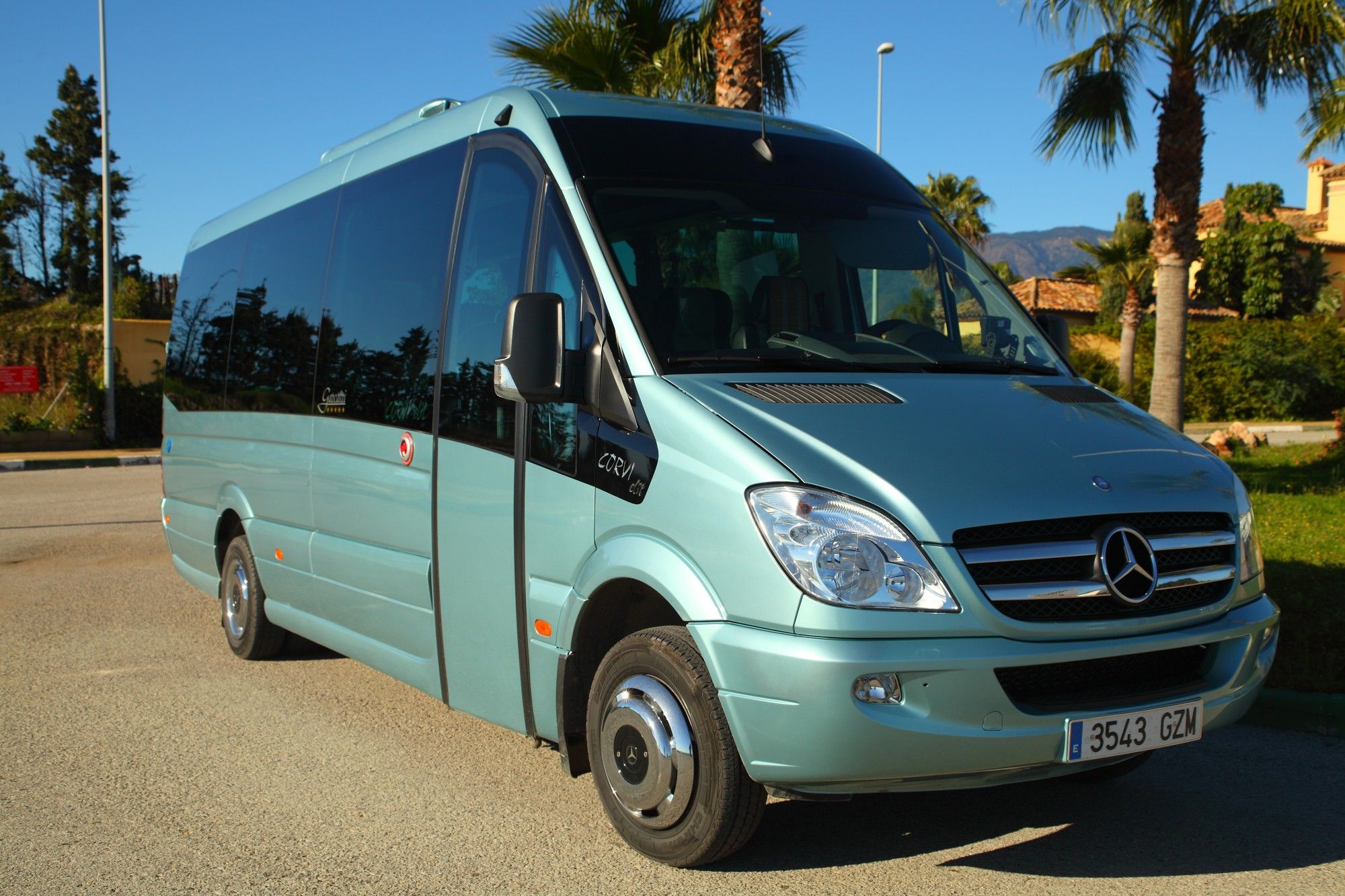 Minibus Mercedes 14 Pax Deluxe